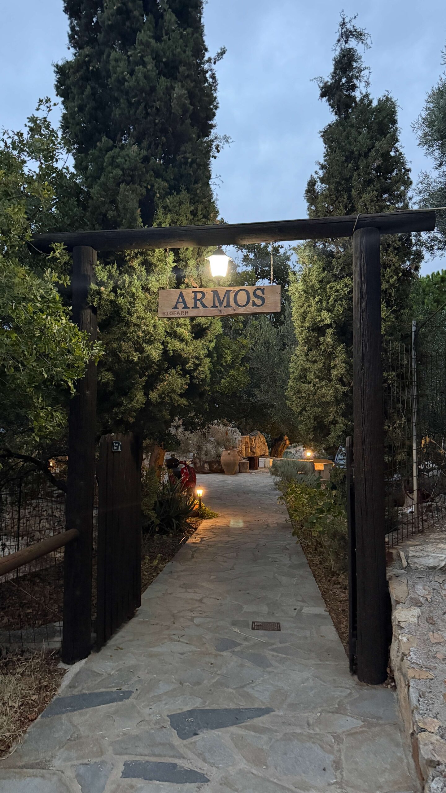 הכניסה ל-Armos Bio Farm ליד רתימנו, כרתים